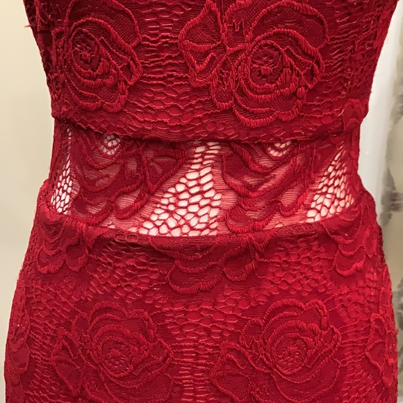 MARCIANO RED LACE GOWN - Picture 3 of 11